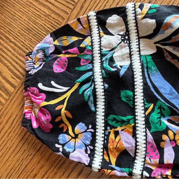 C&C California Black Floral Linen Crop Top Size XL - Picture 3 of 10